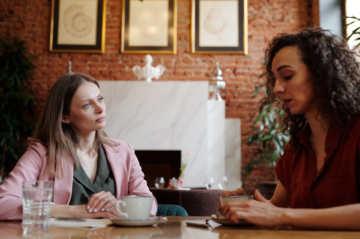 Peer connection and community for addiction recovery support